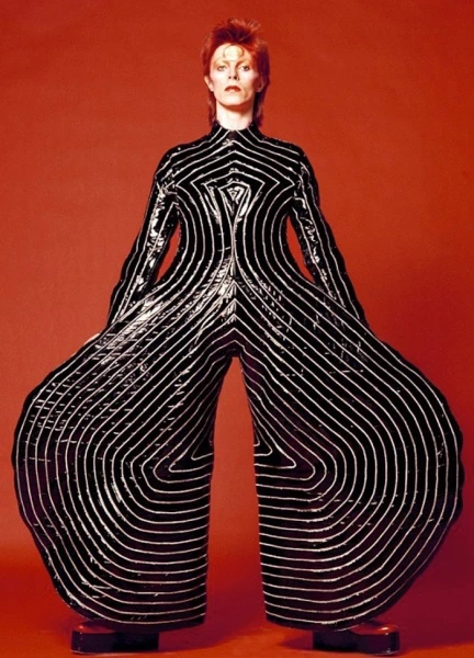 David Bowie أيقونة لن تتكرّر في الموسيقى... وفي الموضة!