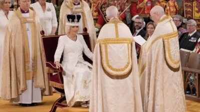 كاميلا تتوّج ملكة إلى جانب الملك تشارلز... هكذا وجّهت تحية للملكة اليزابيث الثانية