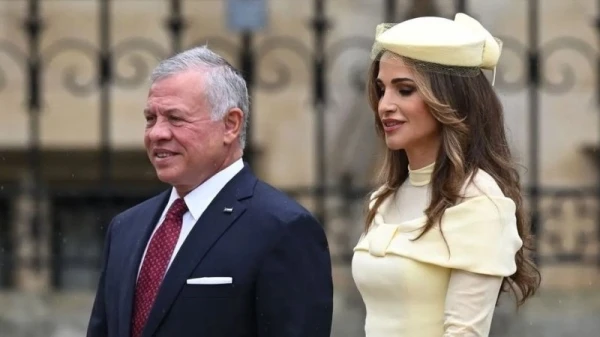 صور الملكة رانيا في حفل تتويج الملك تشارلز الثالث: كعادتها اختارت إطلالة ساحرة