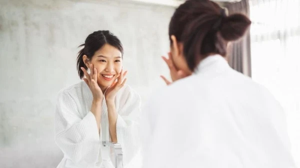 بالفيديو، خطوات للعناية بالبشرة تطبّقها المرأة اليابانية لوجه مشرق