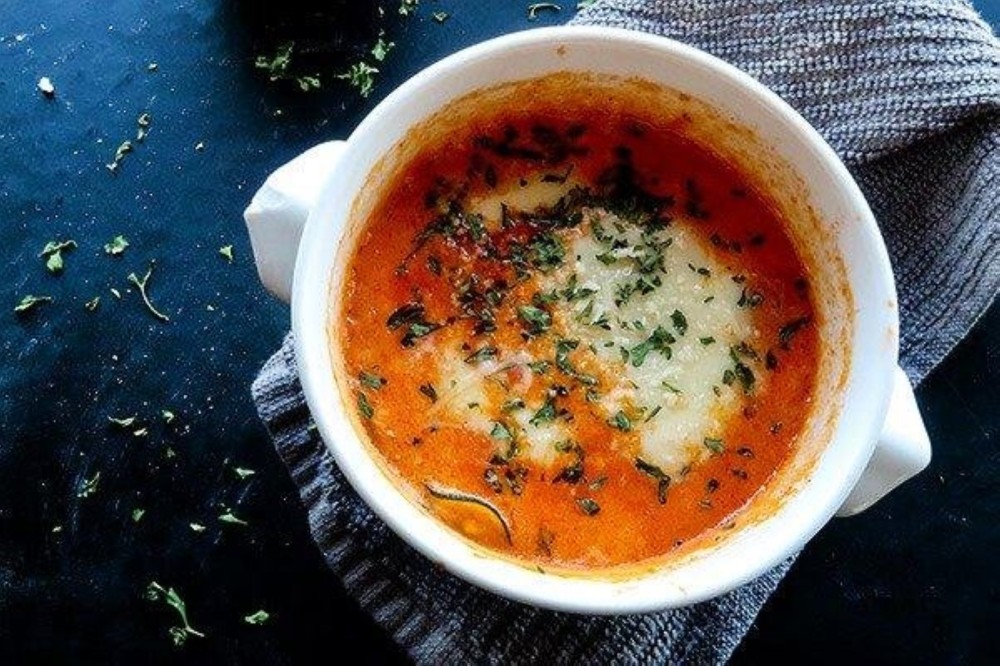 وصفات في كوب داخل الميكرويف: أطباق رئيسية وحلويات سهلة وسريعة التحضير