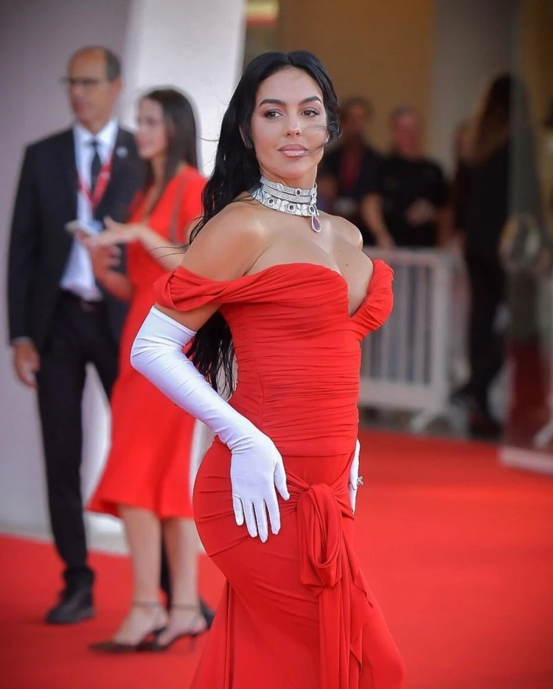 صور إطلالة جورجينا رودريغيز في مهرجان البندقية السينمائي 2023 