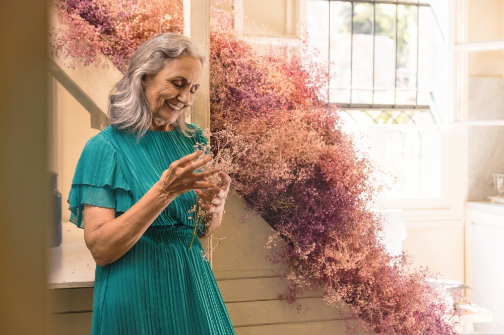 The Flower Society تحتفل بعيدها الثاني بفيلم يوثّق علاقة الأزهار بالنساء
