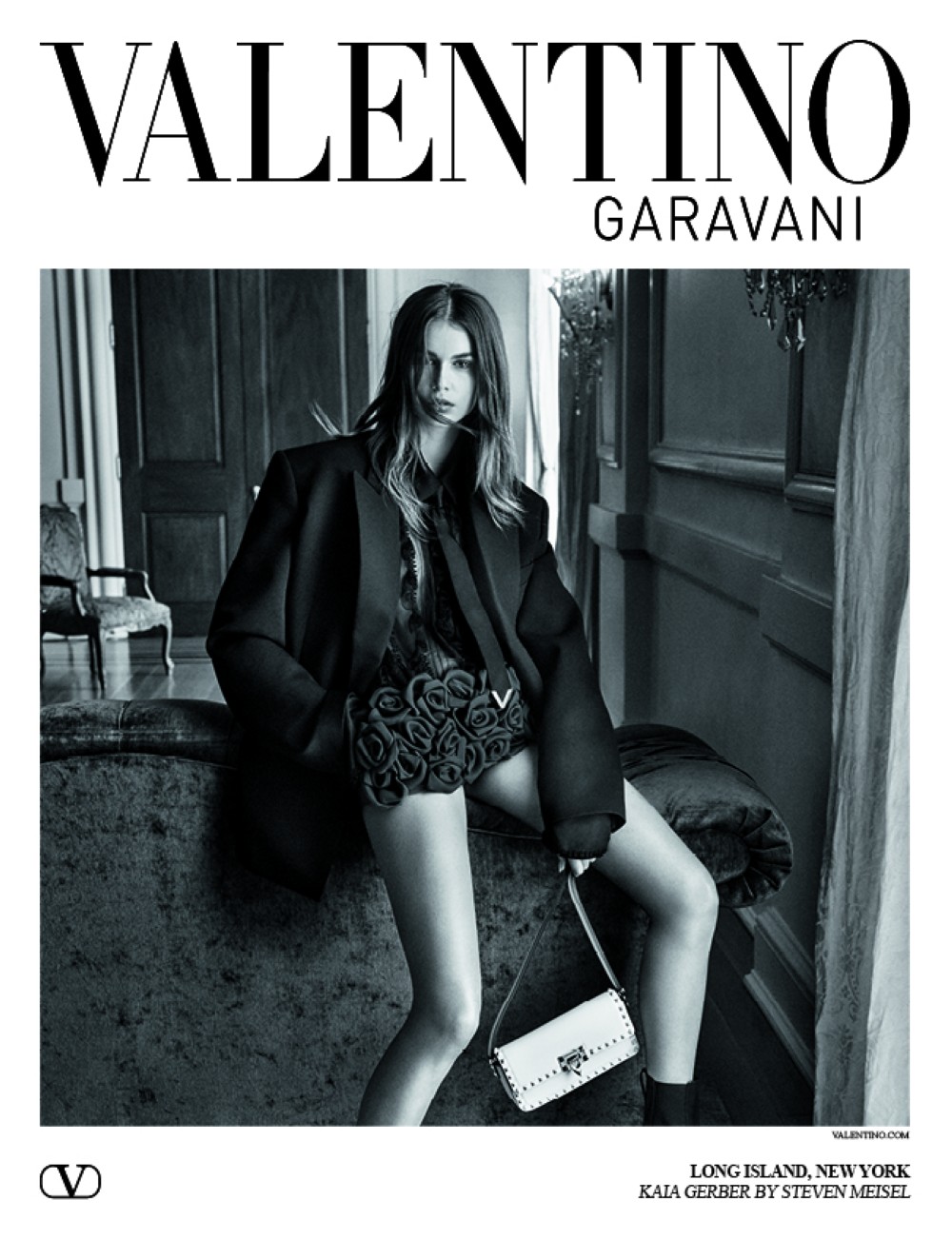 Valentino تطلق حملة Black Tie الإعلانية