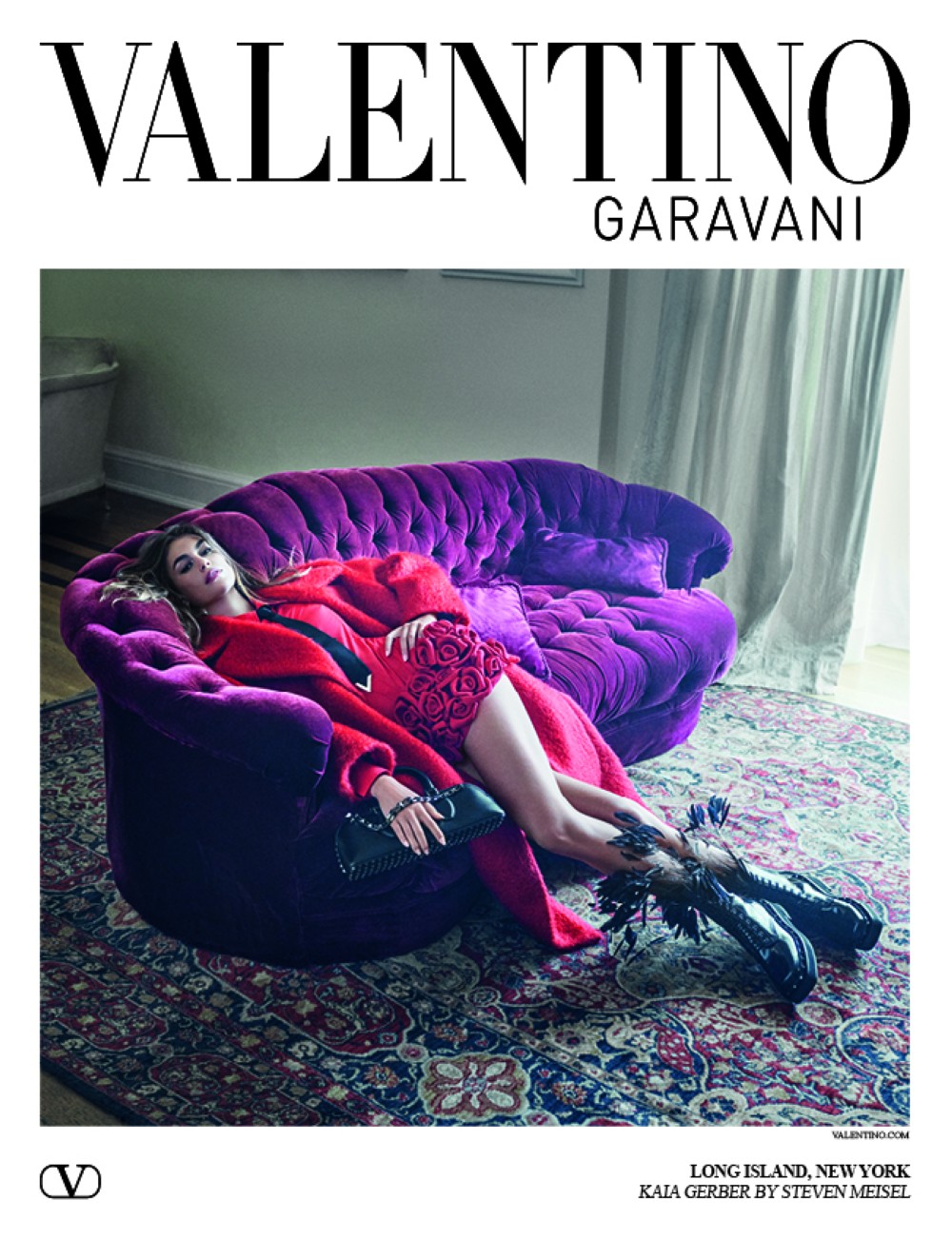 Valentino تطلق حملة Black Tie الإعلانية