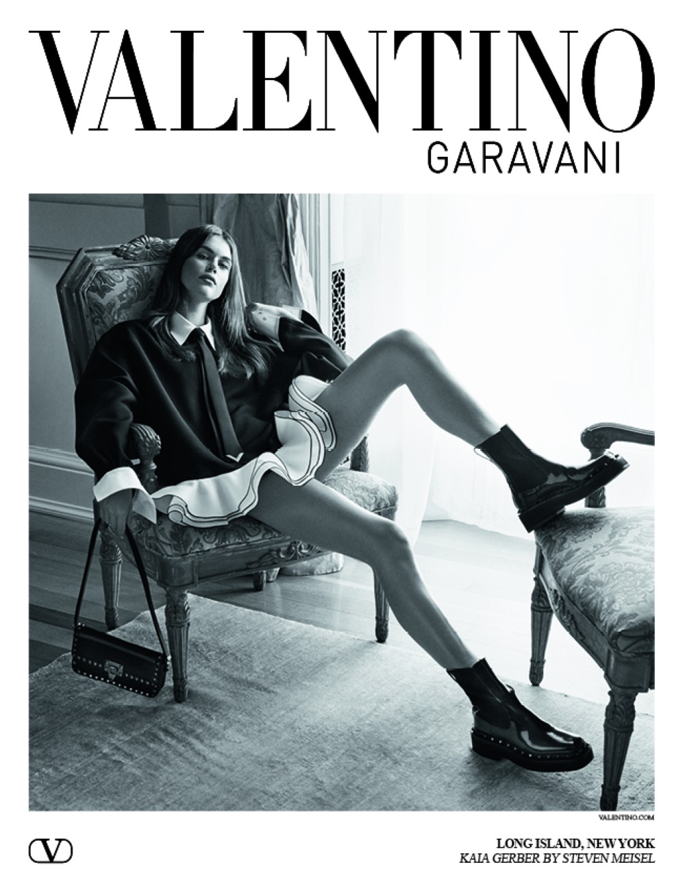 Valentino تطلق حملة Black Tie الإعلانية