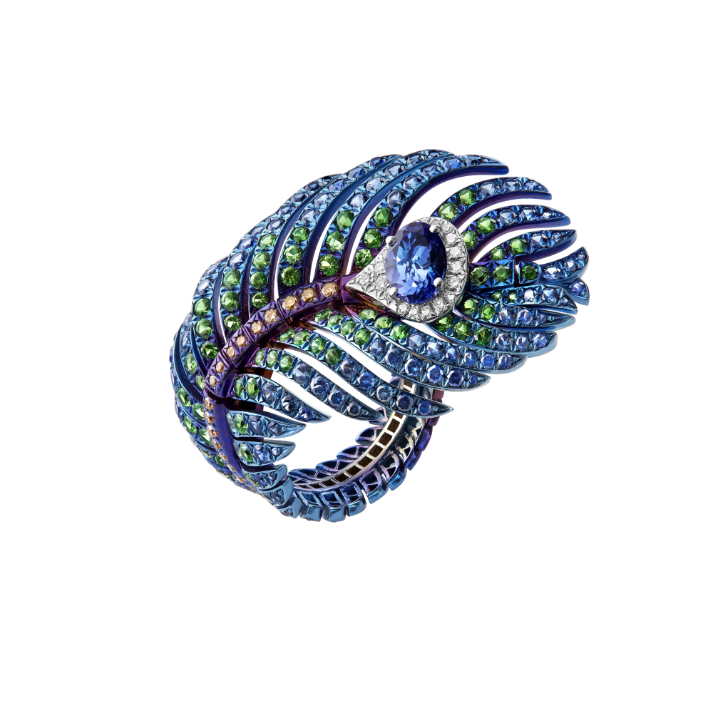Boucheron تضيف تصاميم جديدة إلى مجموعة Plume de Paon