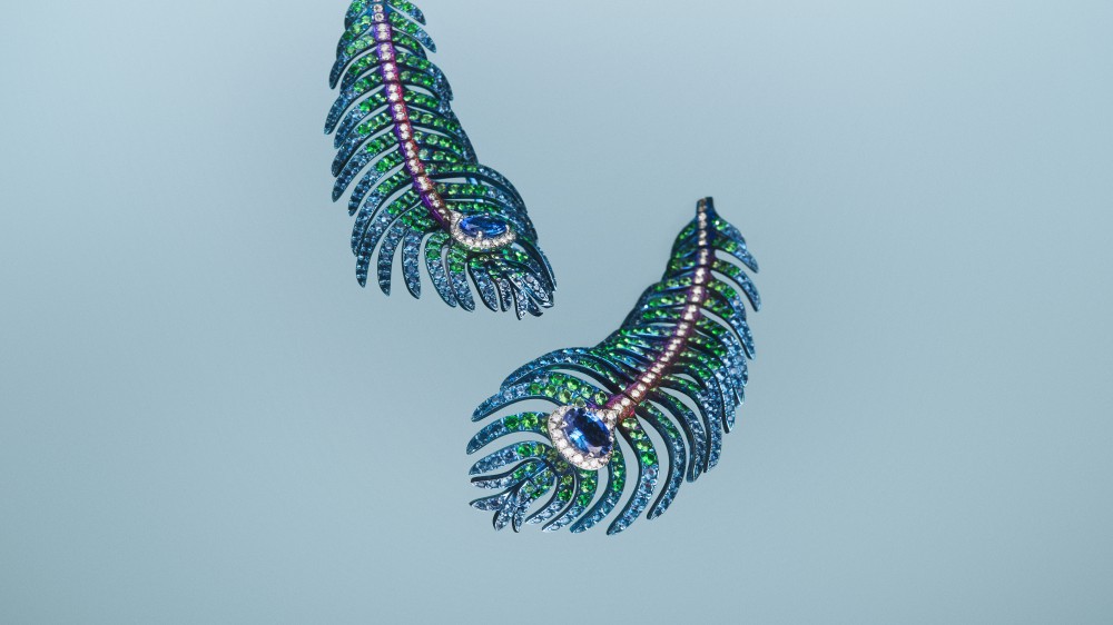 Boucheron تضيف تصاميم جديدة إلى مجموعة Plume de Paon