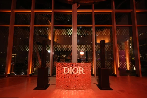 Dior تحتفل بعطر L'or de J'adore الجديد في دبي