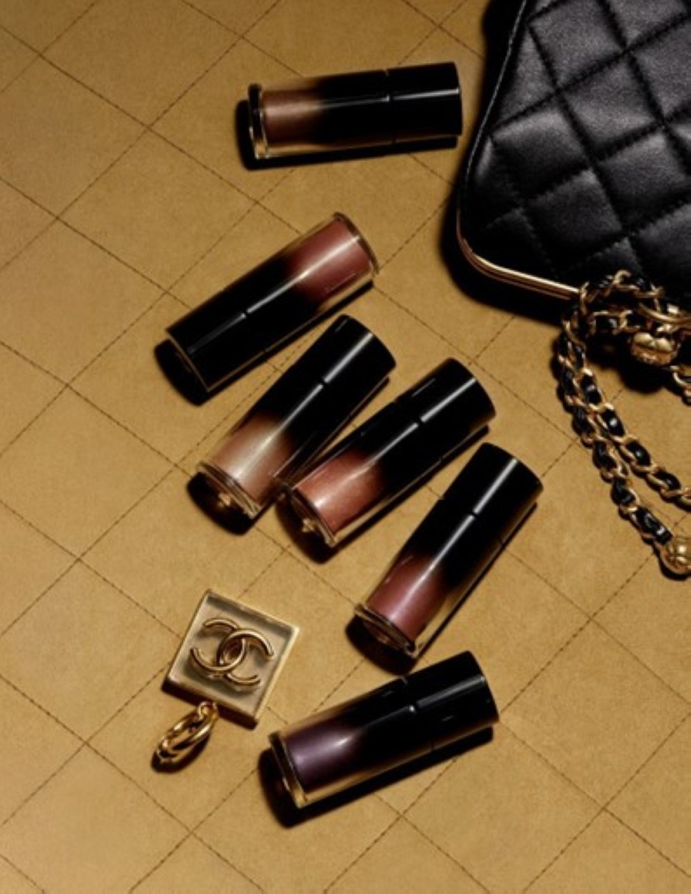 شانيل تطلق مجموعة مكياج Equinoxe de Chanel لخريف وشتاء 2023 - 2024