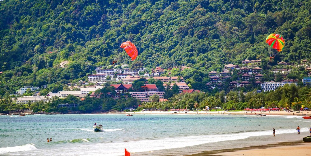 اماكن سياحية في بوكيت تايلاند- السياحة في بوكيت- شاطئ باتونغ Patong Beach