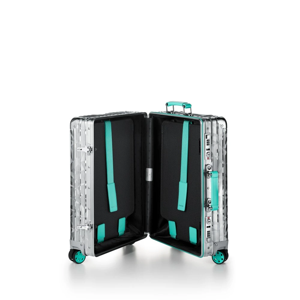 Rimowa تتعاون مع .Tiffany & Co لإطلاق مجموعة من حقائب السفر للمقتنيات الثمينة