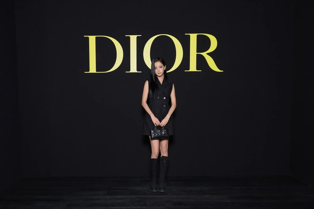 مجموعة Dior لربيع وصيف 2024: إندماج مُلفت للطابع الذكوري بالأسلوب الأنثوي