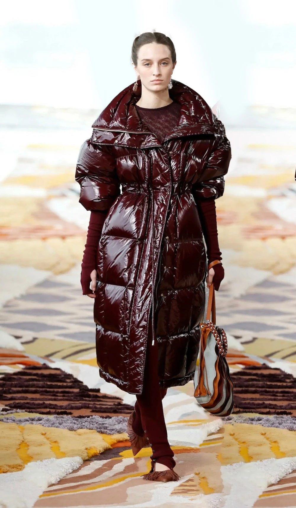 موديلات معطف للشتاء: من كاروهات إلى بالطو طويل، الخيارات كثيرة وجميلة