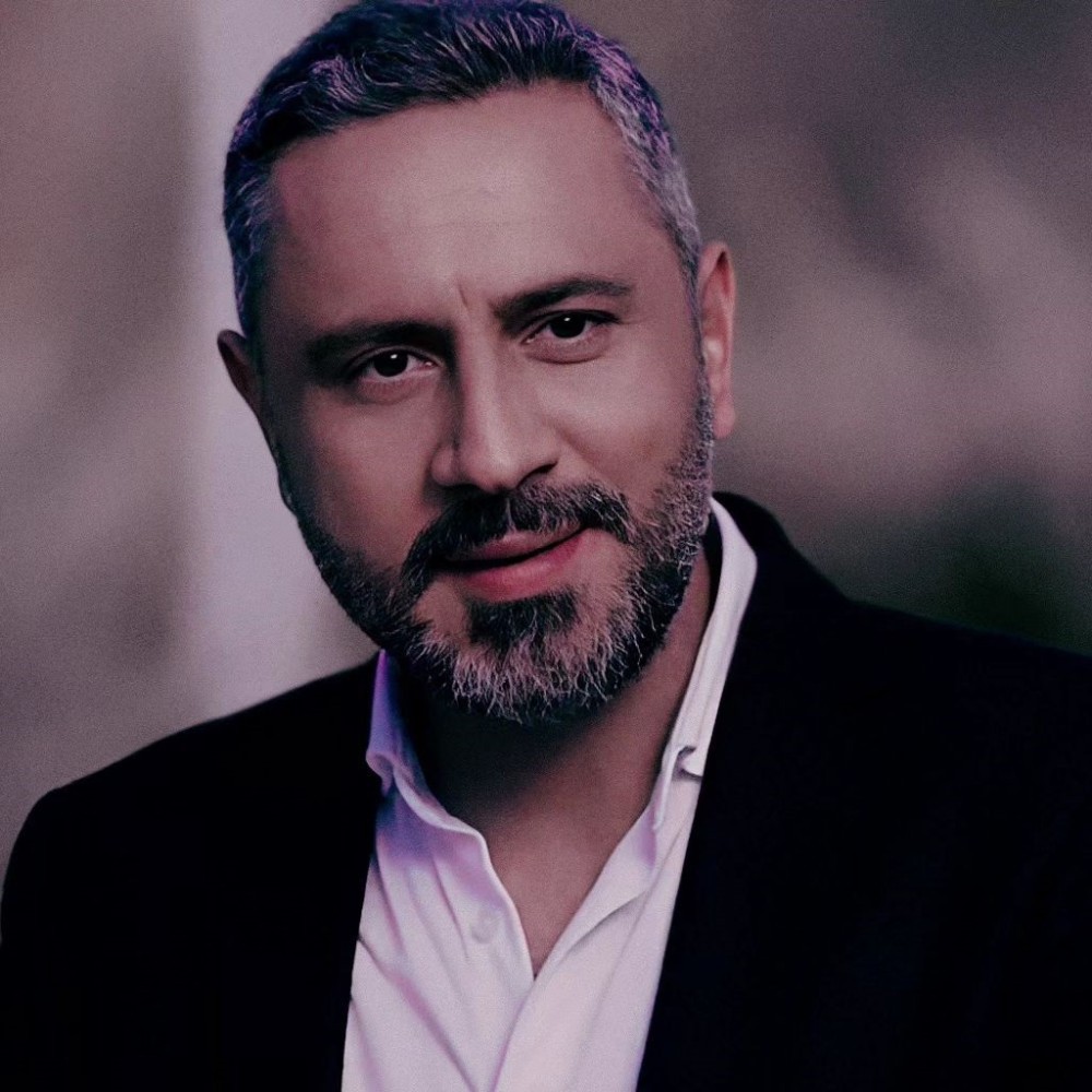 من هو قيس الشيخ نجيب في مسلسل الخائن من هم ابطال مسلسل الخائن بالنسخة العربية