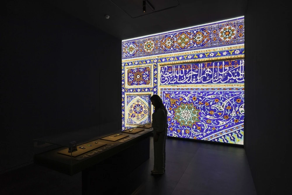 معرض كارتييه، الفنّ الإسلامي ومنابع الحداثة في اللوفر ابو ظبي