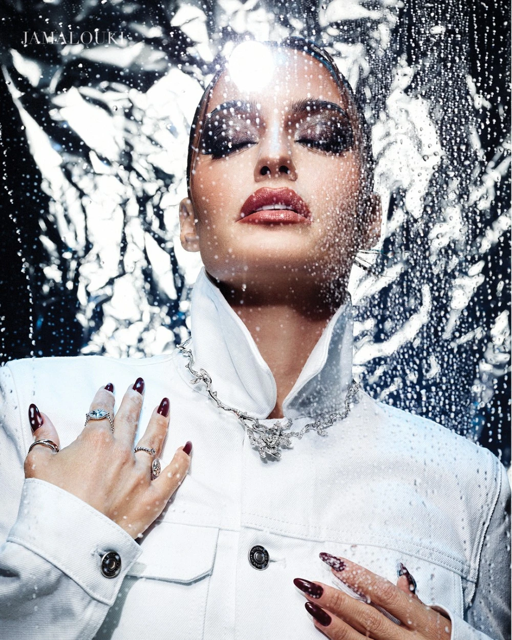 جلسة تصوير خاصة بمجموعة Dior مع كارن وازن، نجمة غلاف جمالكِ لعدد ديسمبر 2023