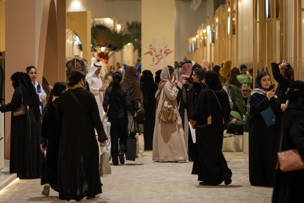معرض "أنا عربية" يحتضن ابتكارات المبدعين العرب