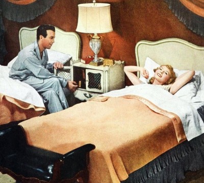 نوم الزوجين في غرفتين منفصلتين يمكن أن ينقذ علاقتهما