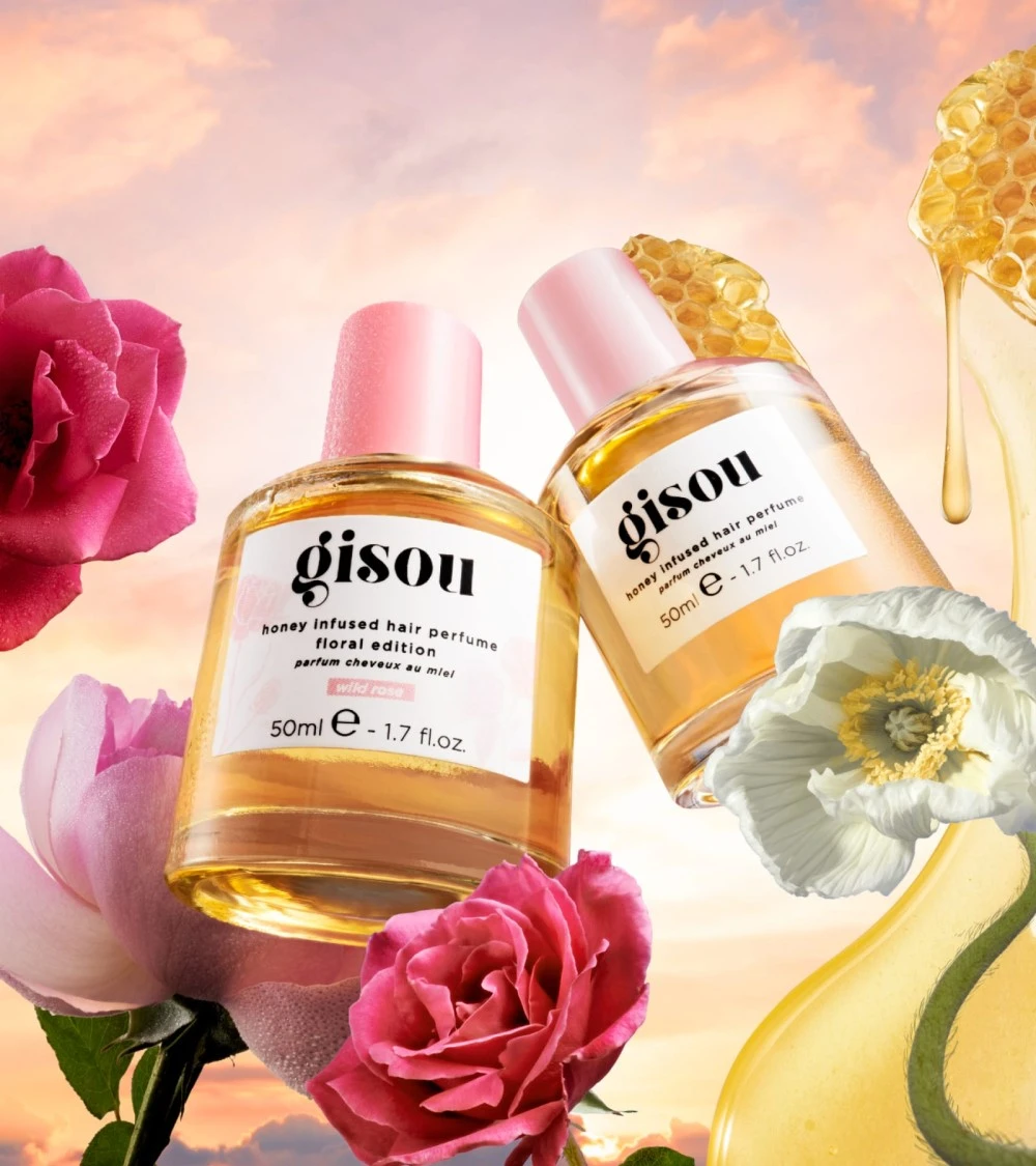 Gisou تطلق الوردة البرية، الإصدار الزهري من عطر الشعر المشبّع بالعسل 