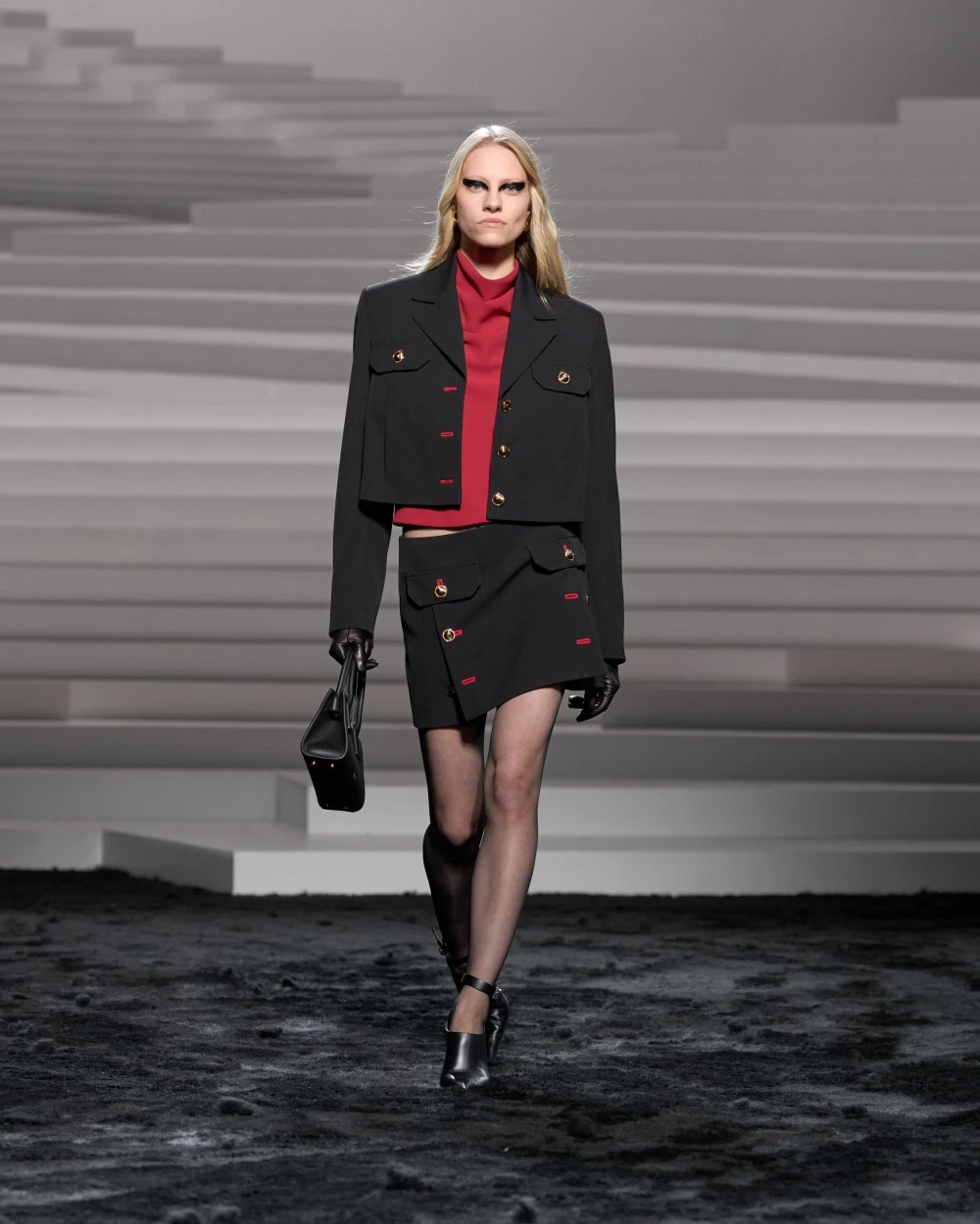 مجموعة فرزاتشي Versace لخريف وشتاء 2024-2025