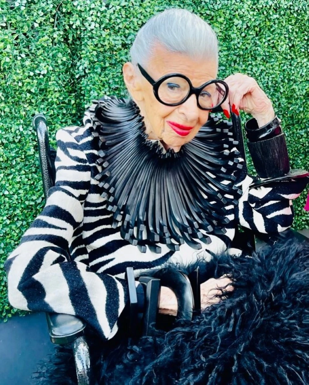 وفاة أيريس إبفيل Iris Apfel