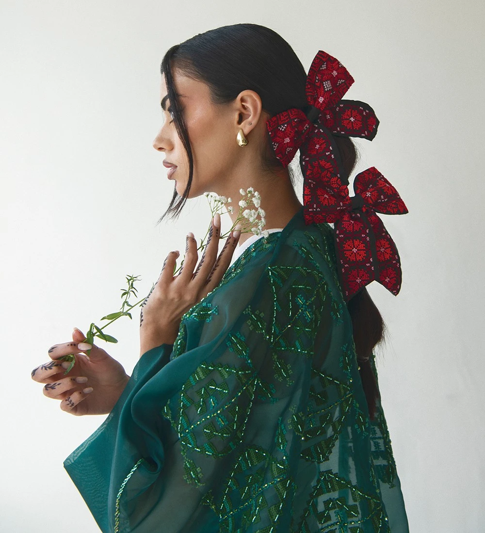 مقابلة مع مصمّمة الأزياء ريما دحبور: من تصميم فستان للحناء إلى تعاونات عالمية!