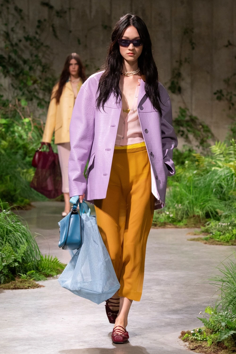  مجموعة Gucci التحضيريّة لربيع 2025: رسالة حبّ لمدينة لندن