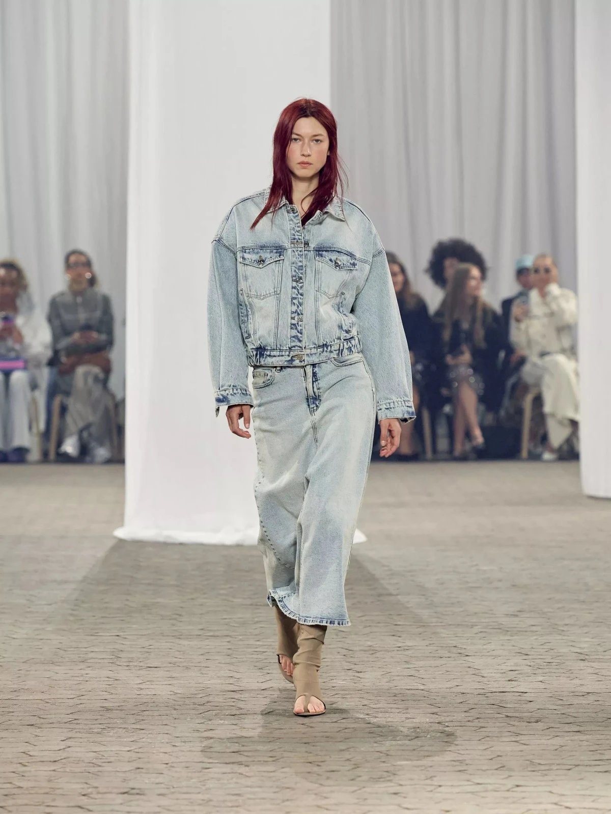 الجينز في كلّ مكان هذا الموسم… It’s a denim on denim summer!