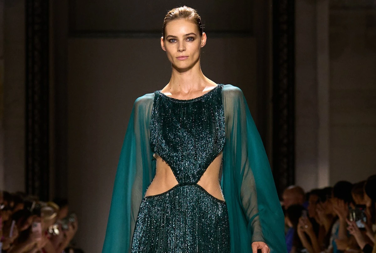 مجموعة Elie Saab للخياطة الراقية لخريف 2024: غموض منكّه بالغلامور