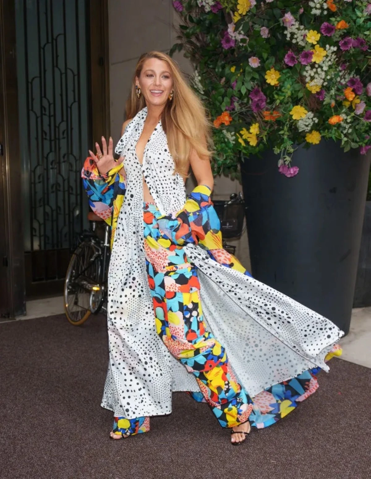 إطلالات Blake Lively تنقل شخصيّة Lilly Bloom إلى الواقع