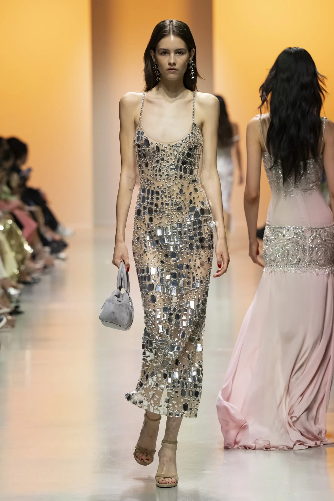 مجموعة Georges Hobeika لربيع وصيف 2025: إنعكاسٌ لجوهر الحياة