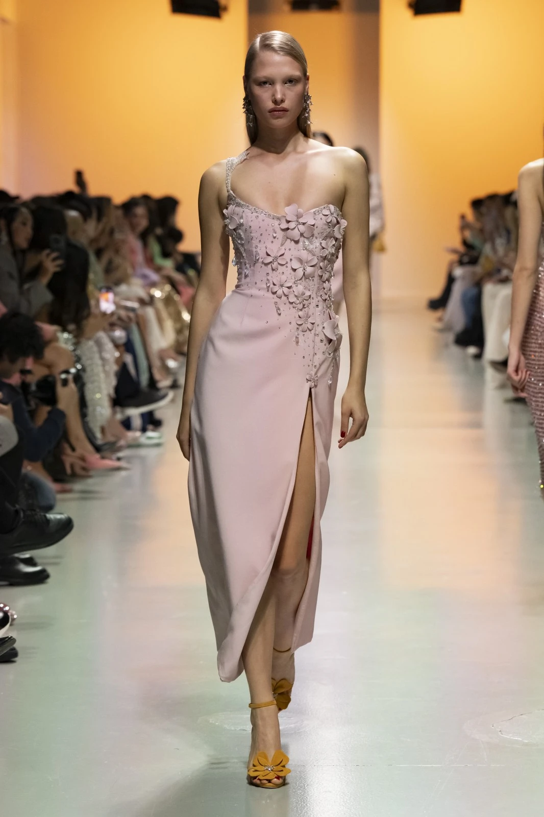 مجموعة Georges Hobeika لربيع وصيف 2025: إنعكاسٌ لجوهر الحياة