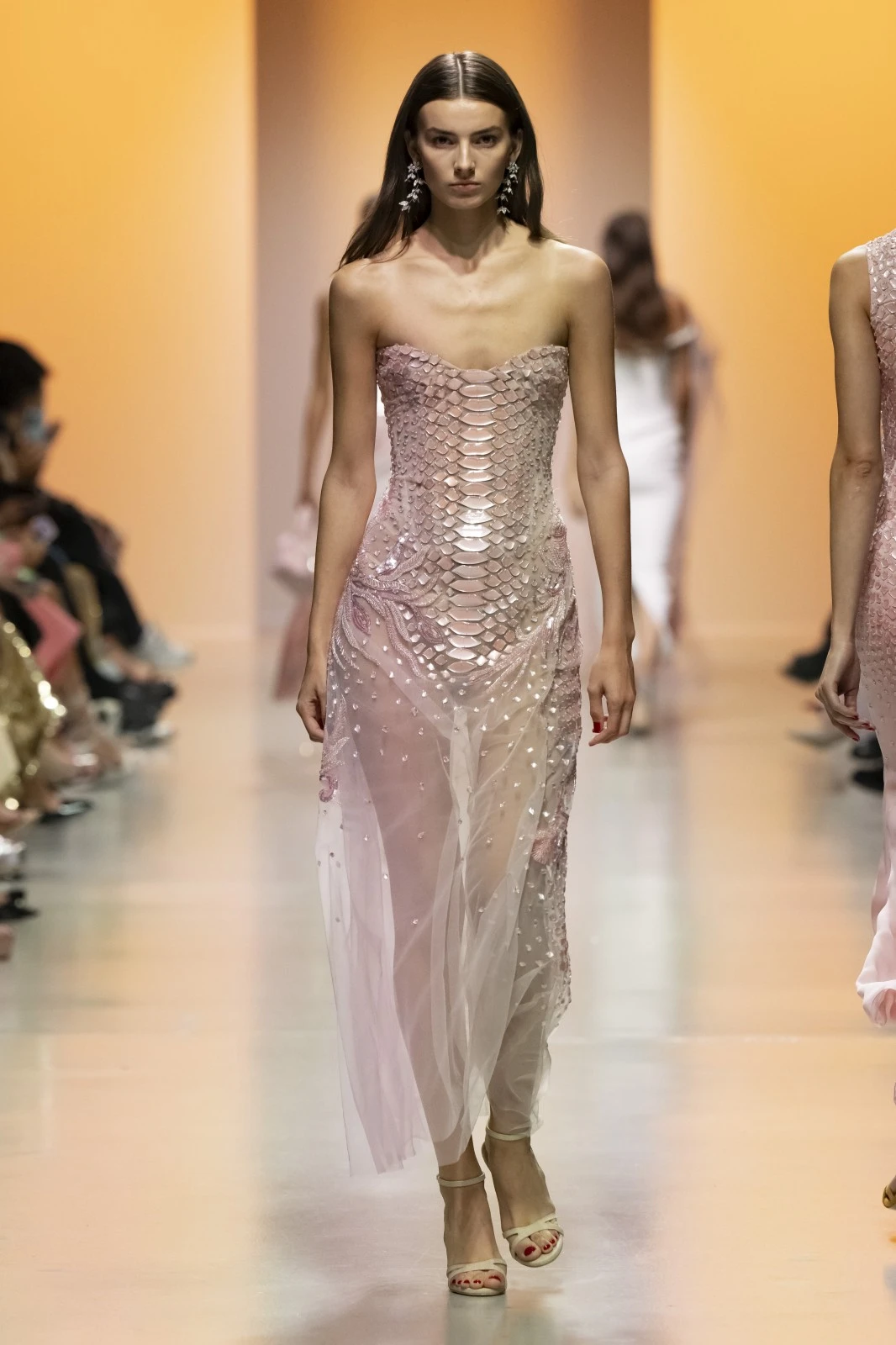 مجموعة Georges Hobeika لربيع وصيف 2025: إنعكاسٌ لجوهر الحياة