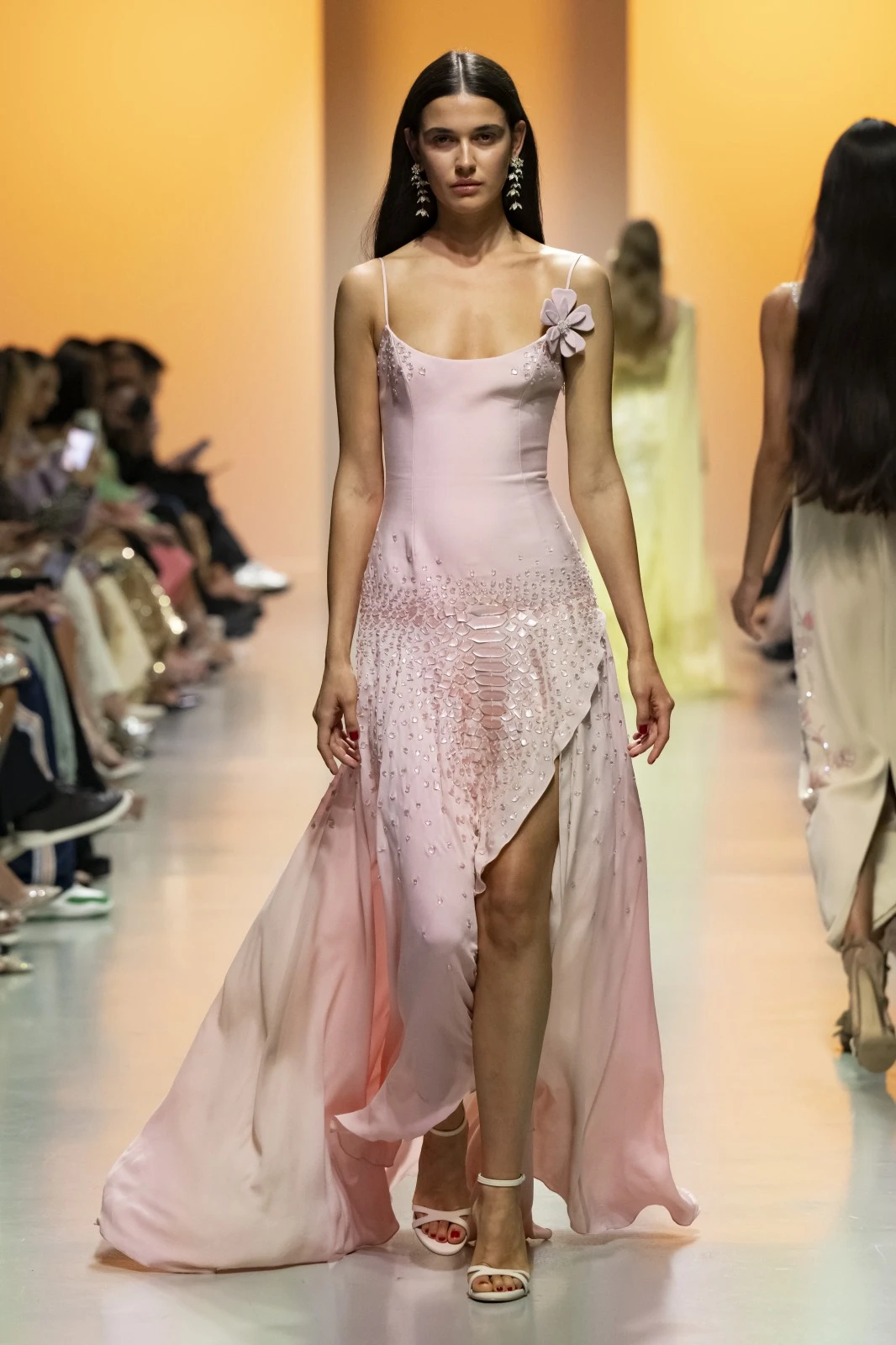 مجموعة Georges Hobeika لربيع وصيف 2025: إنعكاسٌ لجوهر الحياة