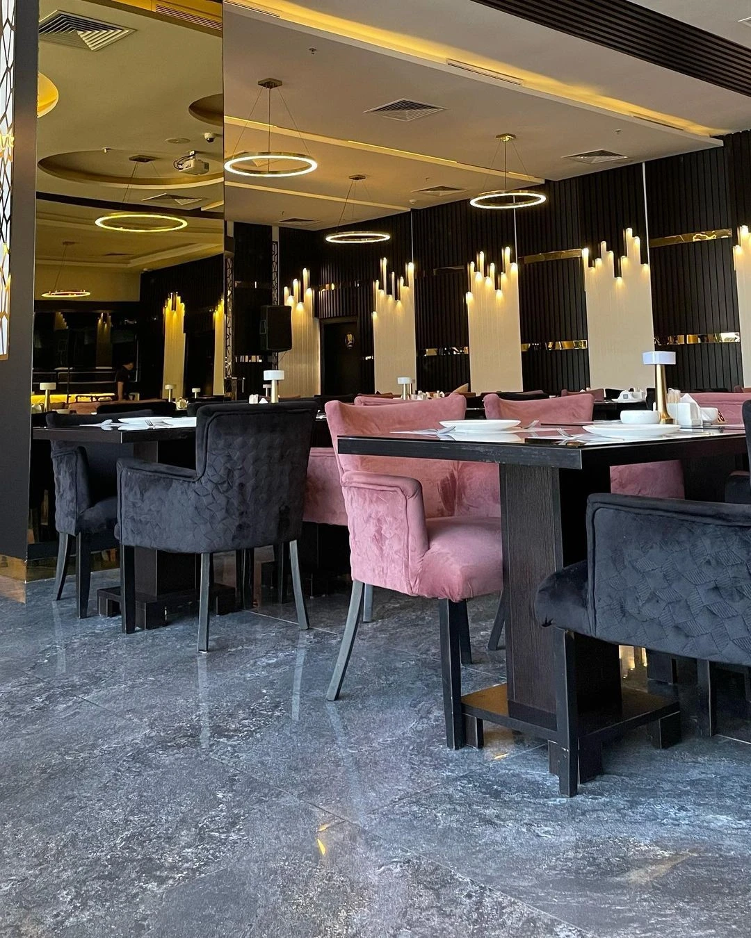 لاونج 200Restaurant & Lounge في جدة