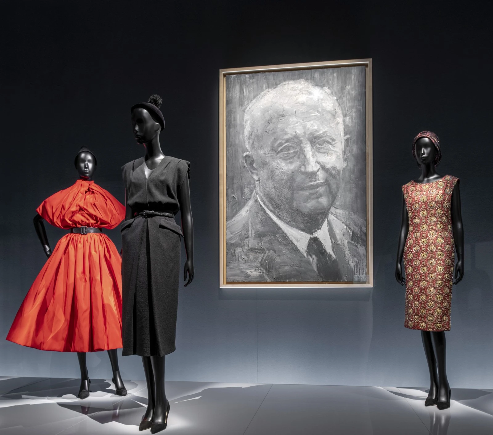 معرض Christian Dior: Designer of Dreams... الممكلة تحتفي بفنّ الخياطة الراقية