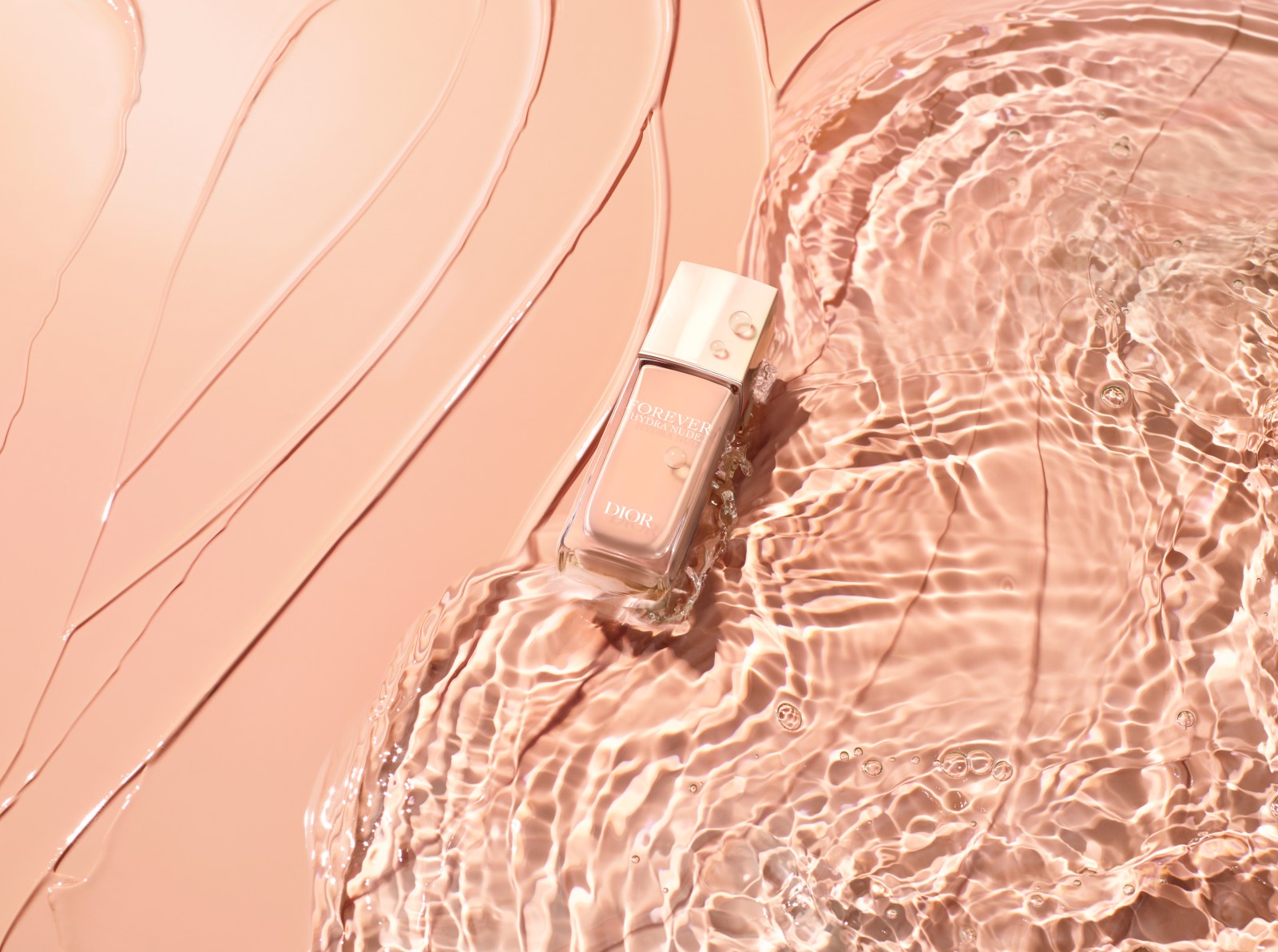 ديور Forever Hydra Nude & Nude Bronze: أكثر من مجرّد إطلالة طبيعيّة!