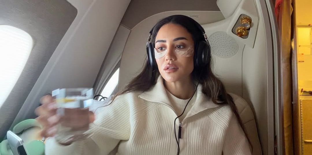 دليلكِ إلى كلّ ما تحتاجينه في شنطة مكياجكِ خلال السفر