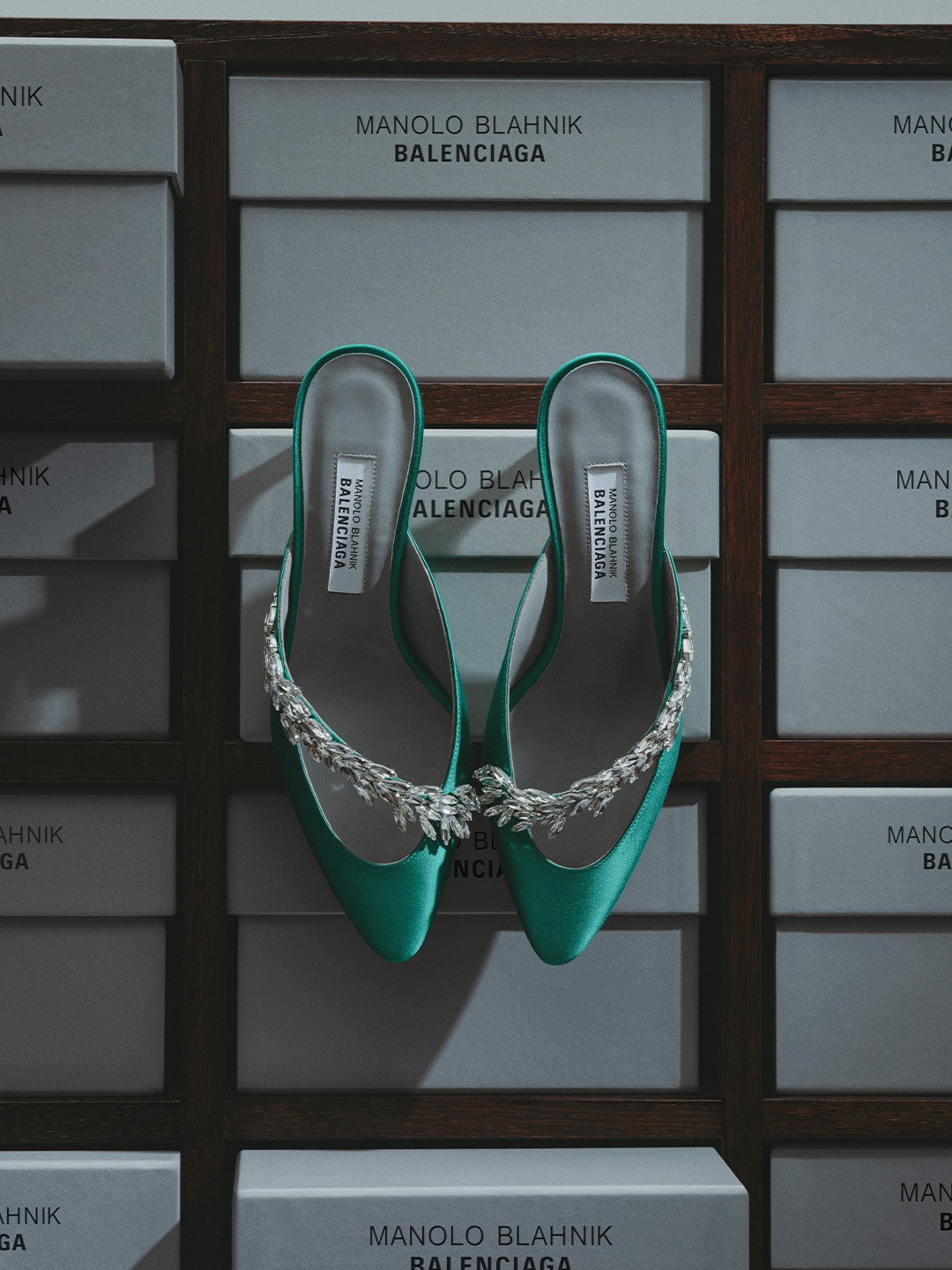 Balenciaga x Manolo Blahnik: حوار بين الأناقة والجرأة