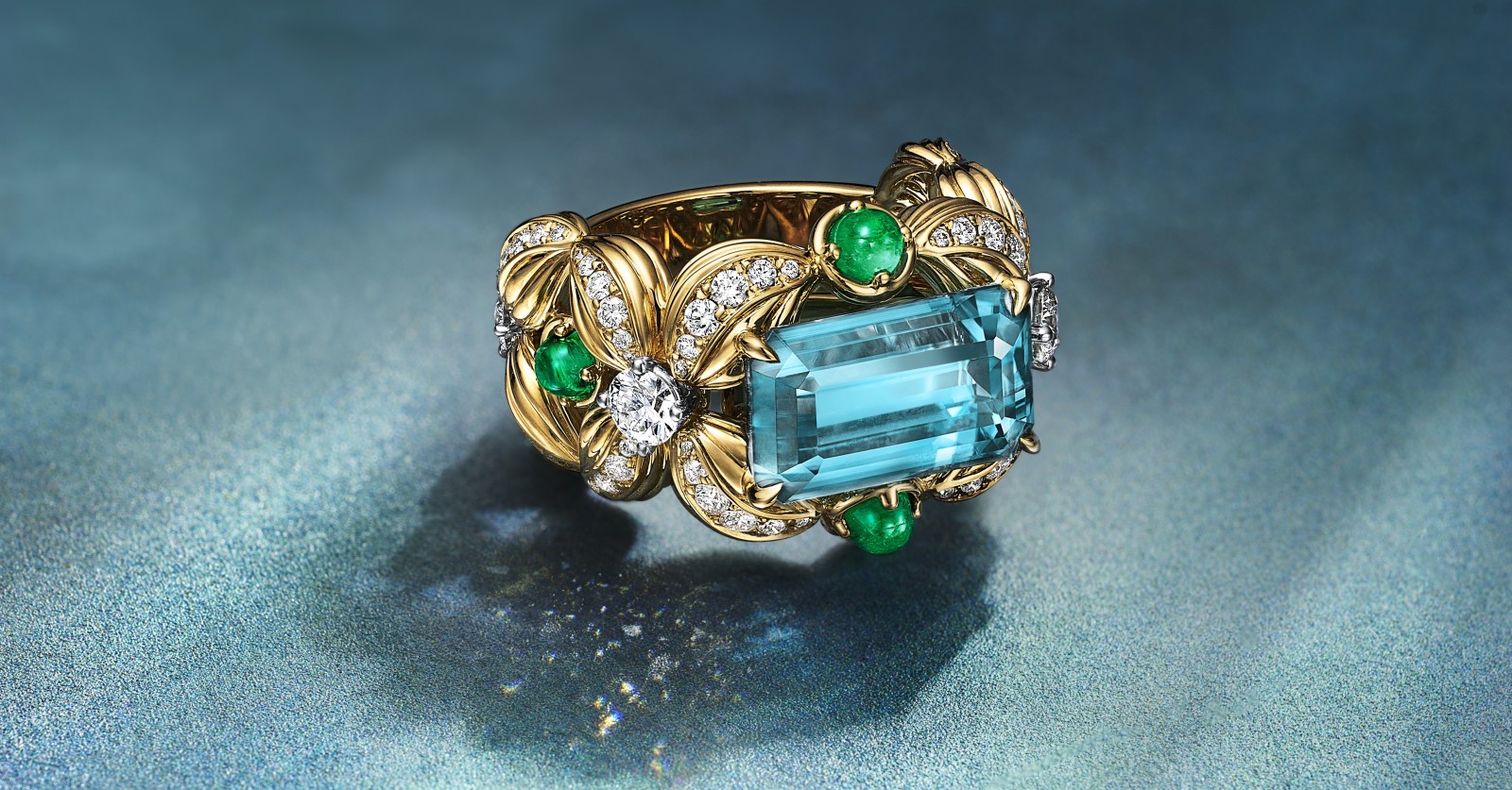 مجموعة Summer Blue Book من .Tiffany & Co: حديقة مخفيّة تتفتّح بالأحجار النادرة