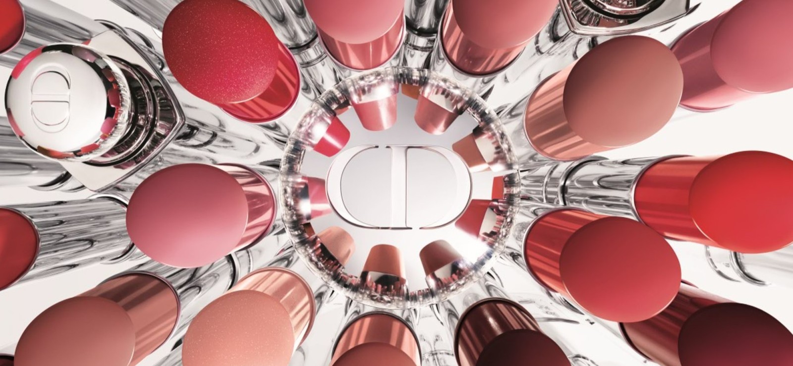 إذا كنتِ ستختارين منتجاً واحداً هذا الصيف، فليكن Dior Addict Glass Lipstick!
