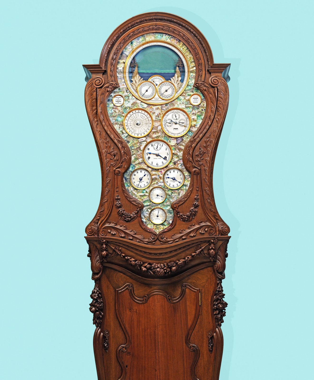 ساعة Astronomical Clock من .Tiffany & Co تعود إلى الواجهة، إليكِ قصّتها!