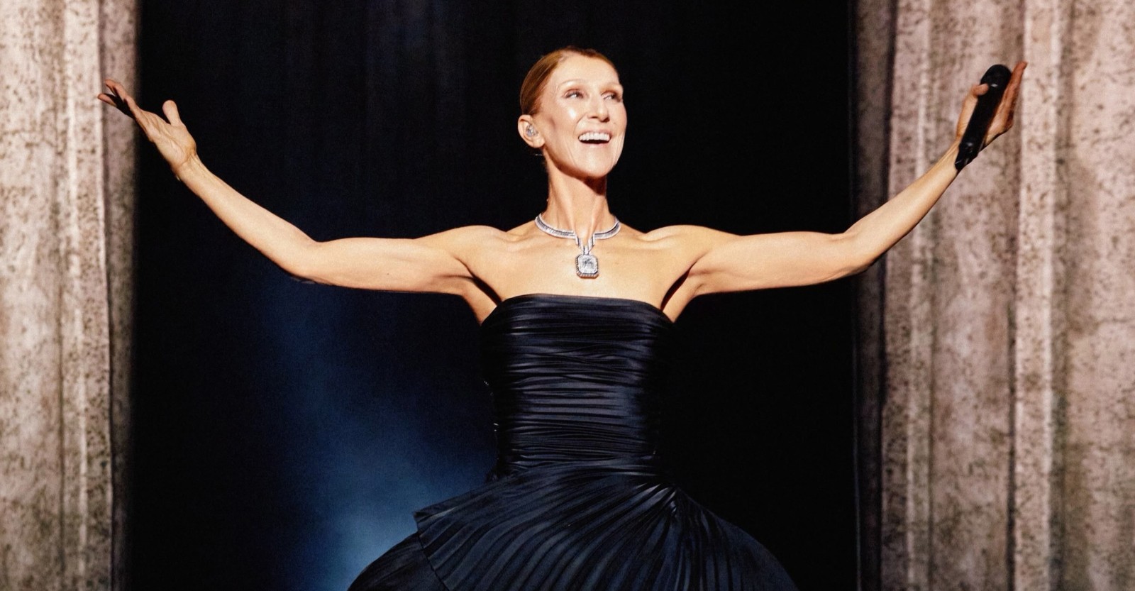 Celine Dion على المسرح من جديد... عودة قويّة رافقتها إطلالات لا يمكن تجاهلها