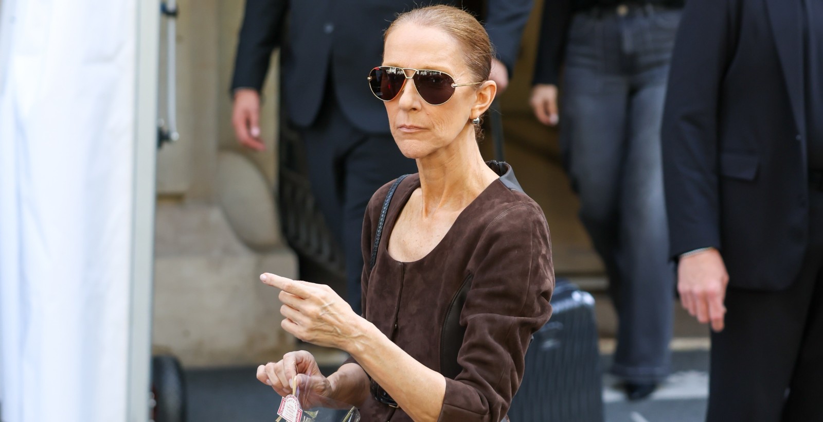 إطلالات Céline Dion في باريس: عودة عنوانها الموضة!