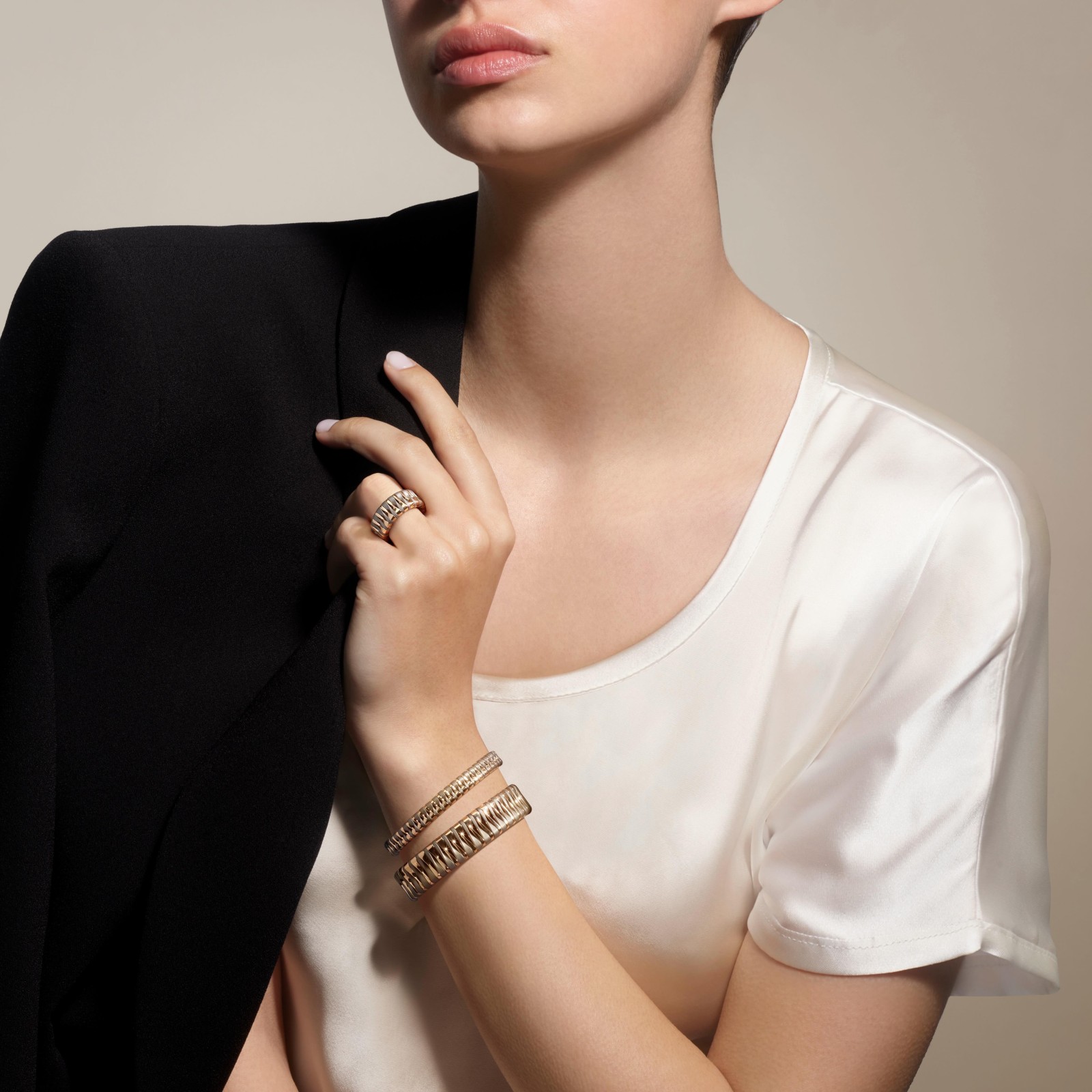 عالم Vhernier بعيون Isabella Traglio: تصاميم جريئة وهويّة لا تتغيّر