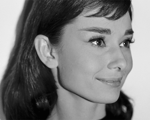 الحيلة التي كانت تتبعها Audrey Hepburn للحصول على رموش كثيفة