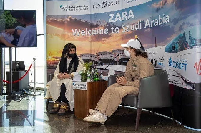 أصغر امرأة تقوم برحلة طيران انفرادي حول العالم، تصل إلى السعودية