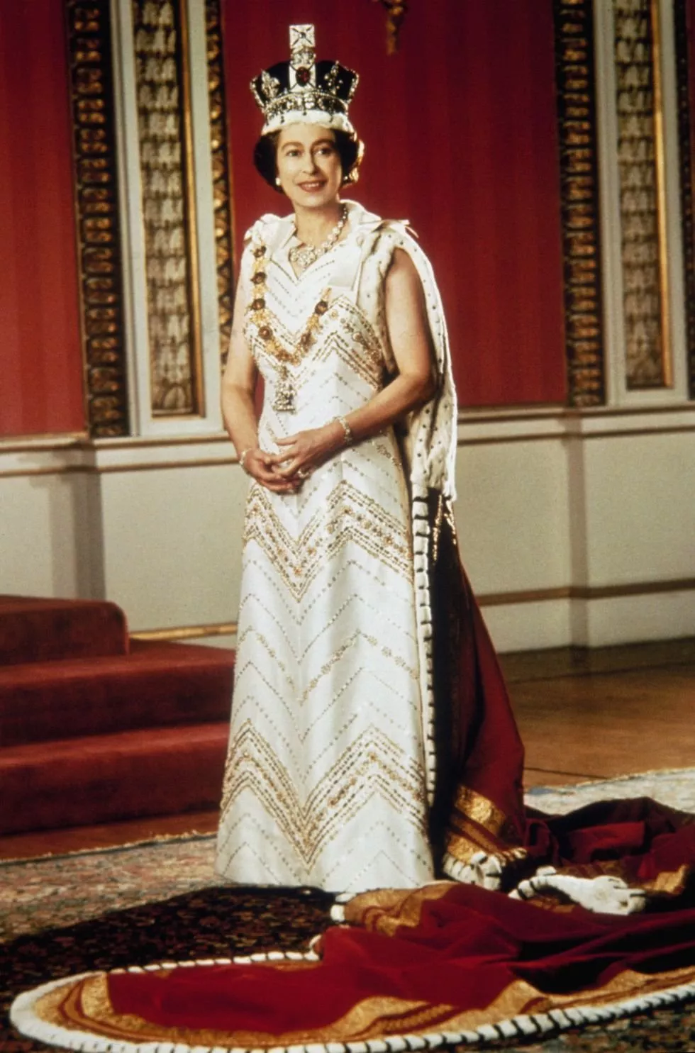 الصورة الرسمية للملكة اليزابيث بمناسبة يوبيلها البلاتيني