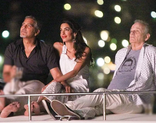Amal Clooney في إطلالتين تنبضان بالأنوثة خلال أسبوعٍ واحد